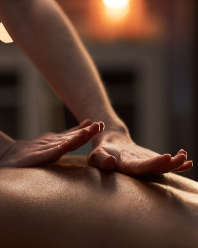Bem-vindo à Soul Spa, clínica especializada em massagem tântrica e massagem nuru em São Paulo. Nossa massagista profissional oferece atendimento personalizado em Pinheiros, em ambiente privativo e atendimento exclusivo, preparado para proporcionar uma experiência única de relaxamento e conexão.